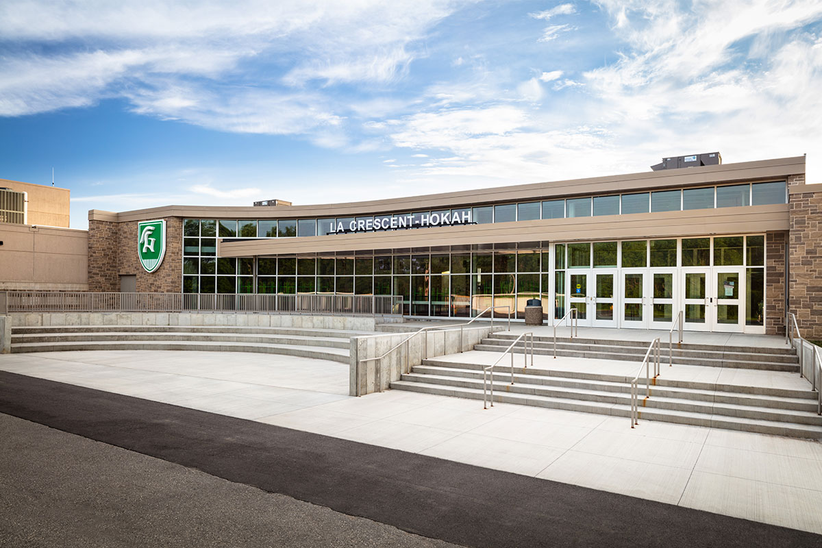 La-Crescent-HS-Exterior